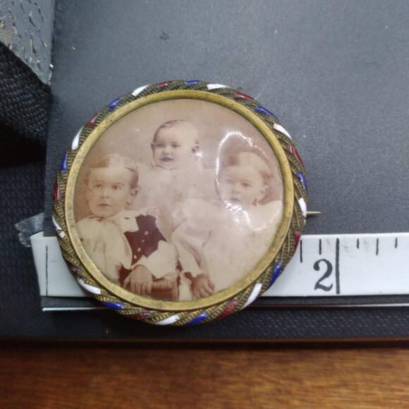Vintage Photo Brooch Enamel Braid Gold Tone - Picture 3 of 4